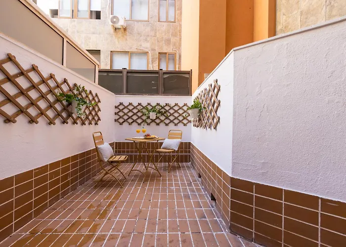 Florit Flats - The Apolo Loft