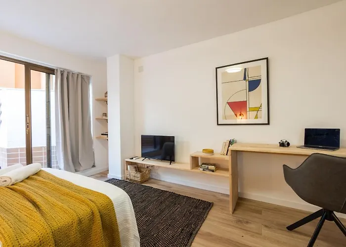 Florit Flats - The Apolo Loft